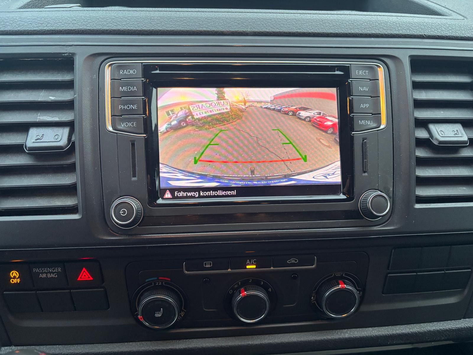 Fahrzeugabbildung Volkswagen T6 Transporter 2.0 TDI Kasten lang-STDHZ-AHK-NAV