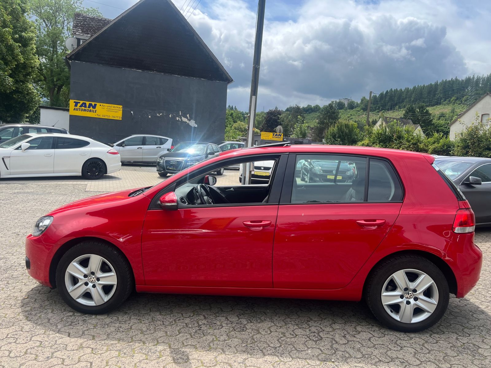 Fahrzeugabbildung Volkswagen Golf VI 1.6 Comfortline * SCHIEBEDACH *1.HAND*