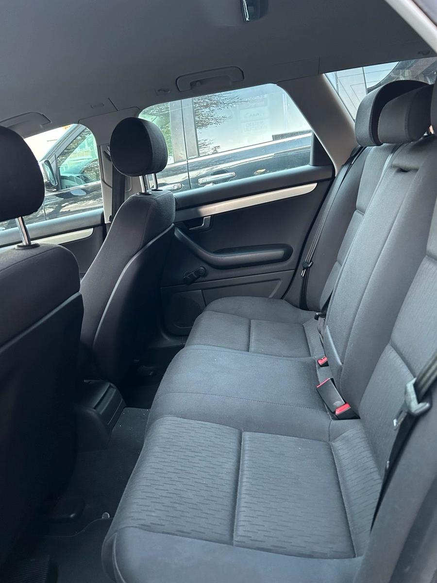 Audi A4 2004 — photo 8