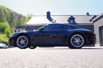 Porsche 992 Coupé*Schiebedach,Kamera,Sitzheizung,U-Frei*