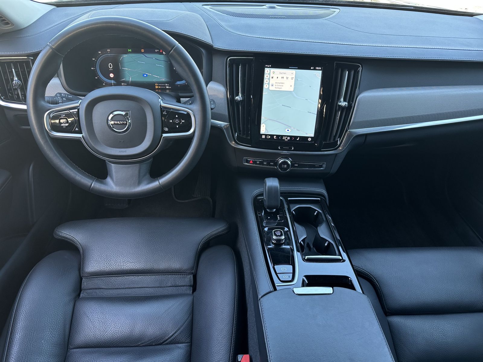 Fahrzeugabbildung Volvo V90 T6 Plus Dark Plug-In Hybrid AWD NAV+LED+AHK