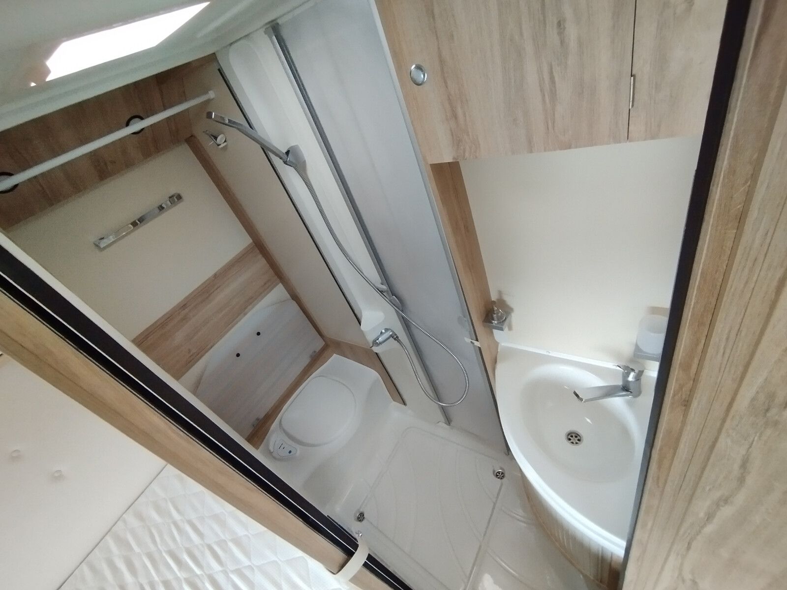 Fahrzeugabbildung Eura Mobil Profila RS PRS 675 SB Dachklima Lithium Mondial