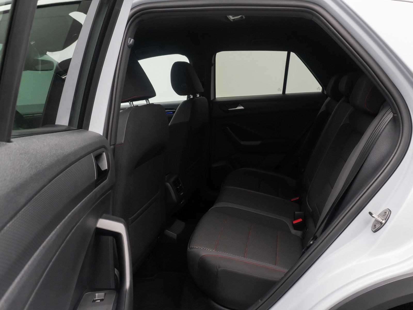 Fahrzeugabbildung Volkswagen T-Roc Sport ACC PDC HIFI Alarm FahrAssist DAB WR