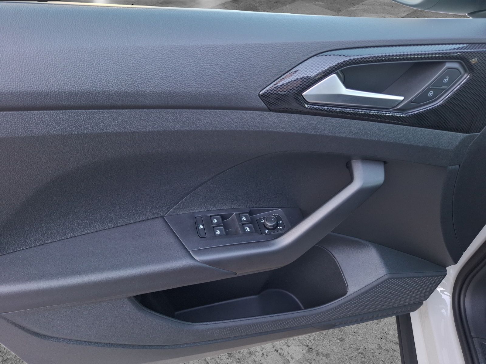 Fahrzeugabbildung Volkswagen T-Cross TSI Life DSG LED Navi AID ACC PDC SH LM