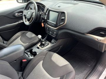 Jeep Cherokee - 11
