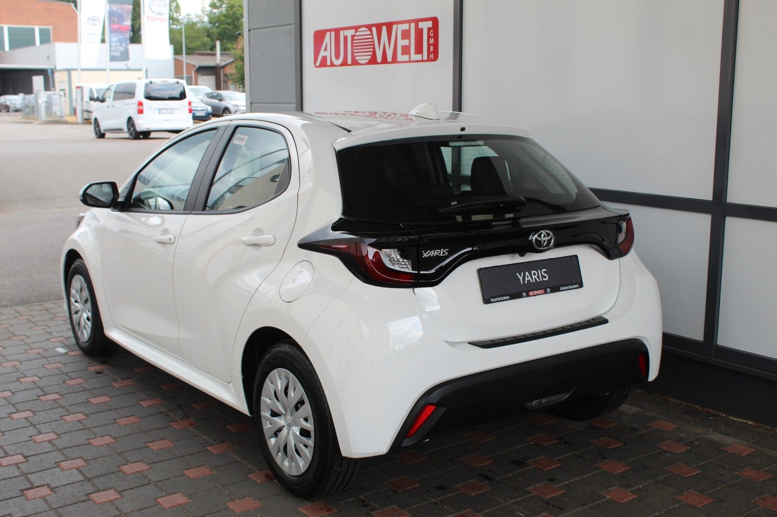 Fahrzeugabbildung Toyota Yaris 1.0 VVT-i Comfort inkl. Winterräder