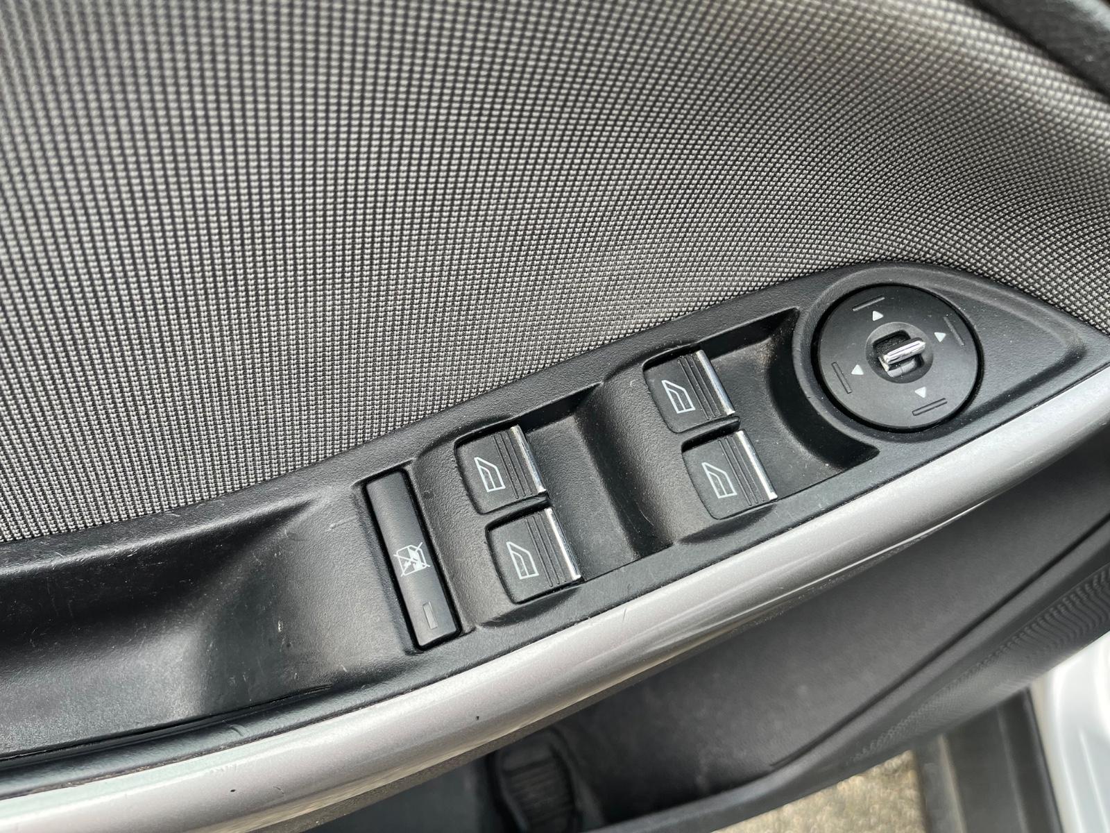 Ford Focus 2013 — photo 16