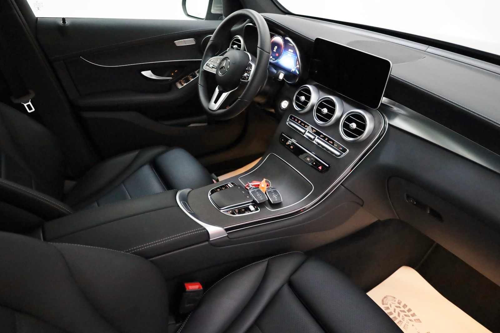 Fahrzeugabbildung Mercedes-Benz GLC 300 de 4M Coupe,Leder,Navi,360Kamera,ACC,SD