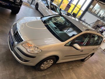 Volkswagen Touran Conceptline *KLIMA*TEMPOMAT*SZHZ*