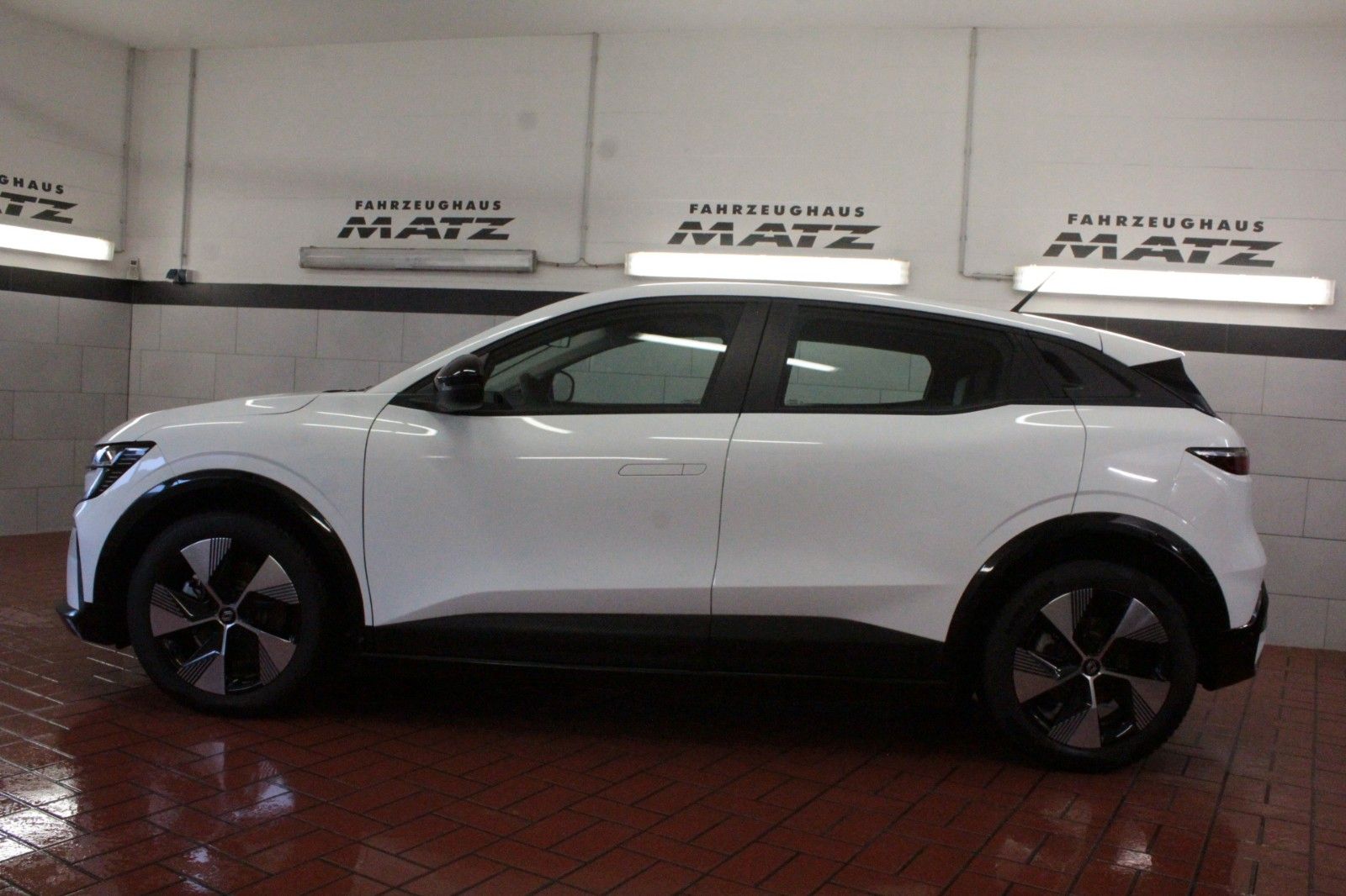 Fahrzeugabbildung Renault Megane E-Tech Electric Equilibre  boost charge