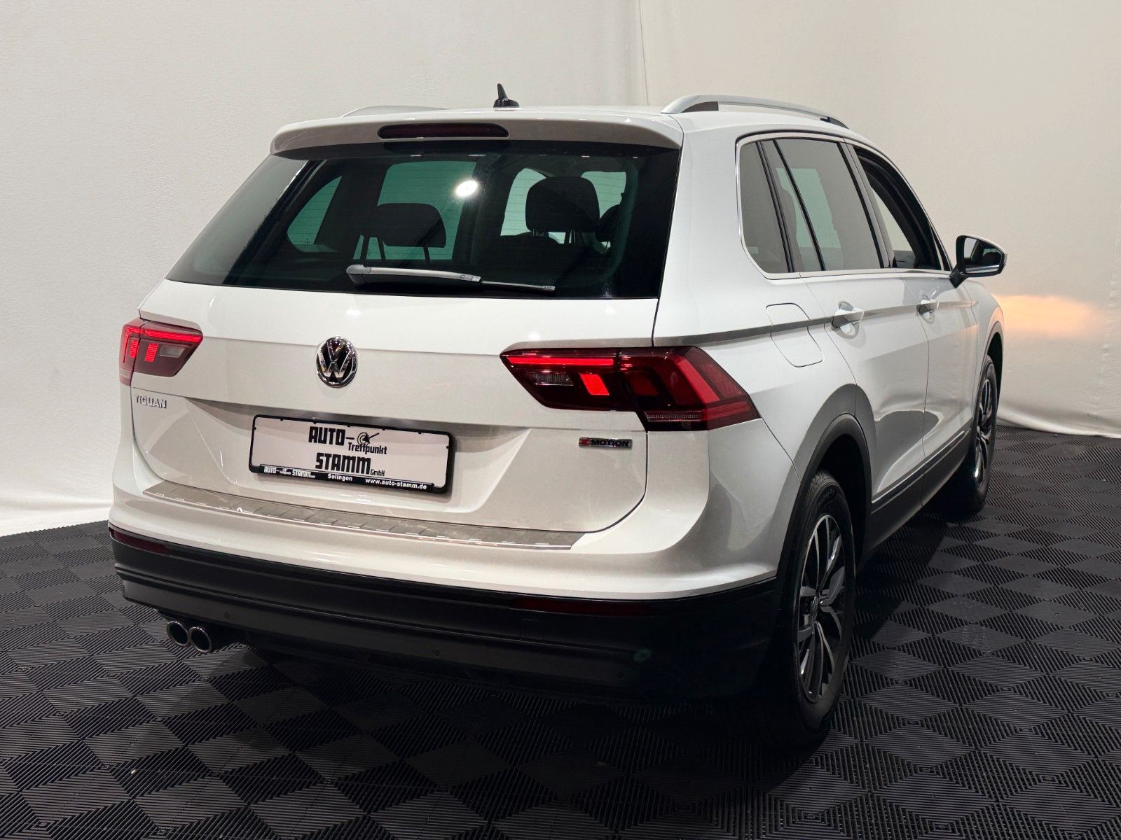 Fahrzeugabbildung Volkswagen Tiguan Comfortline DSG-4Motion-Full Link