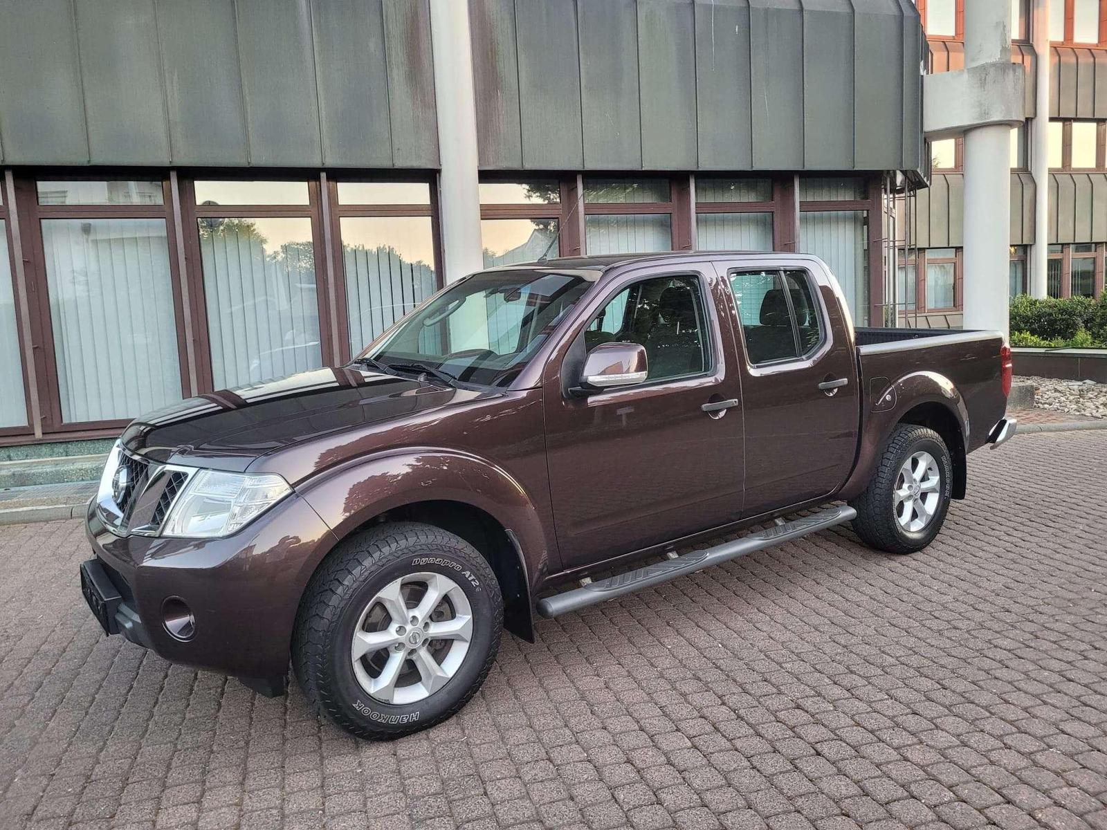 NISSAN NAVARA 2.5 dCi 190ch 4X4 - DOUBLE CAB - ATTELAGE - CLIM BIZONE - SIÈGES CHAUFFANTS - RÉGULATEUR DE VITESSE