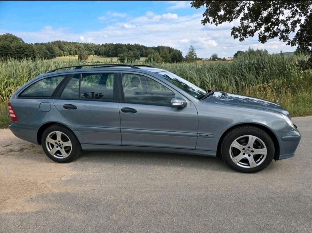 Mercedes-Benz C180 2004 — rear view
