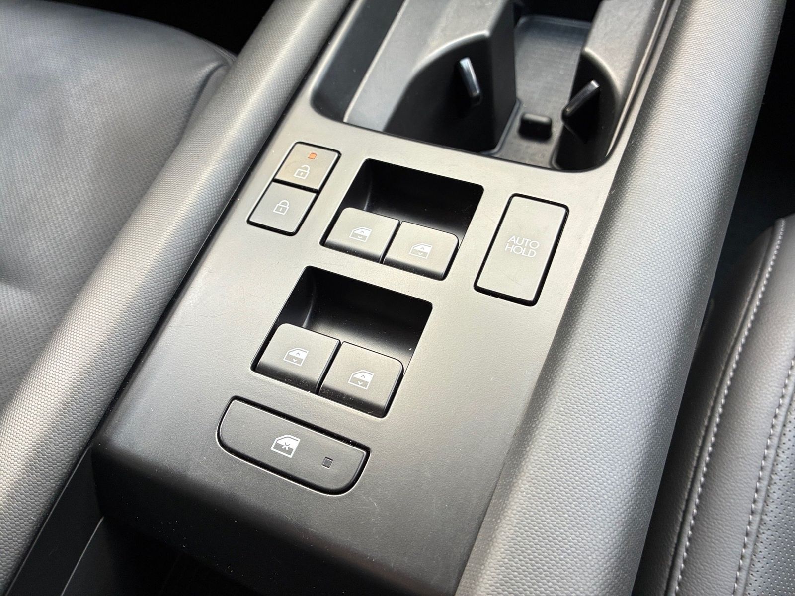 Fahrzeugabbildung Hyundai Ioniq 6 Elektro 77 Uniq 360,HUD,KlimaA,LED,Navi