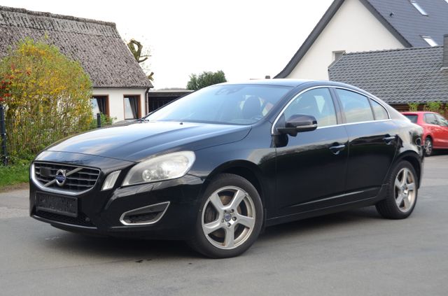 Volvo S60 2.4 D5 ACC ALU LEDER Guter Zustand