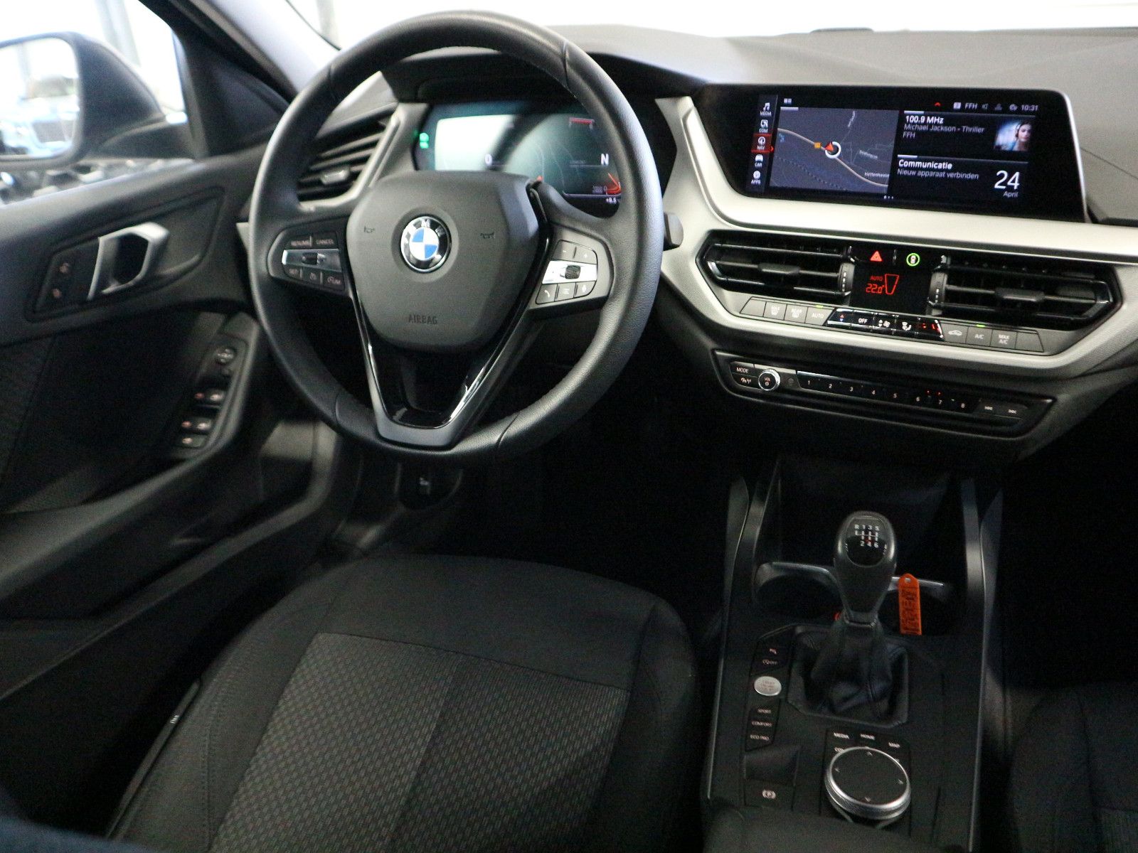 Fahrzeugabbildung BMW 118 i Advantage DAB GRA LED Nav PDC Live-Cockpit