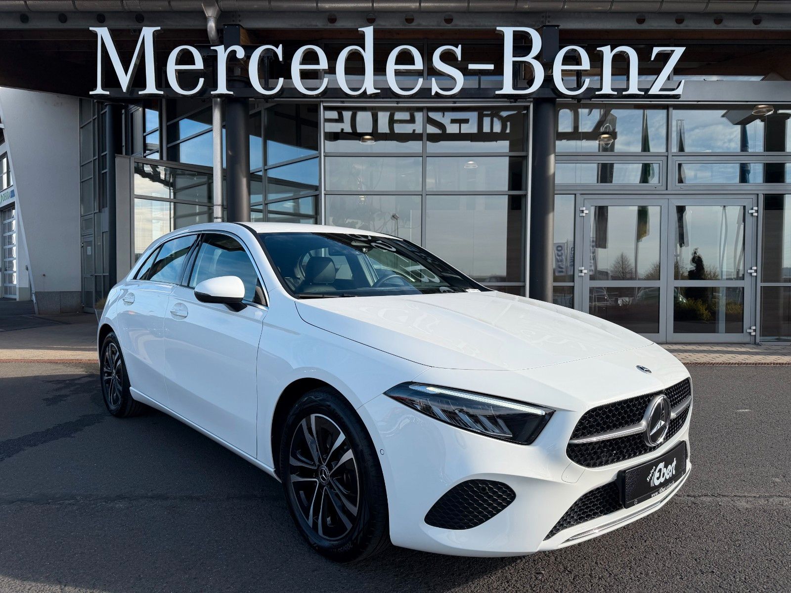 Fahrzeugabbildung Mercedes-Benz A 200 Progressive+LED+IHC+RKamera+LenkBeh+uvm.