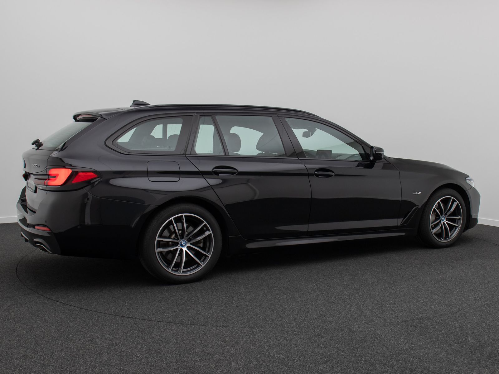 Fahrzeugabbildung BMW 530e xD M Sport HUD Komfort Laser 4xKlima DAB