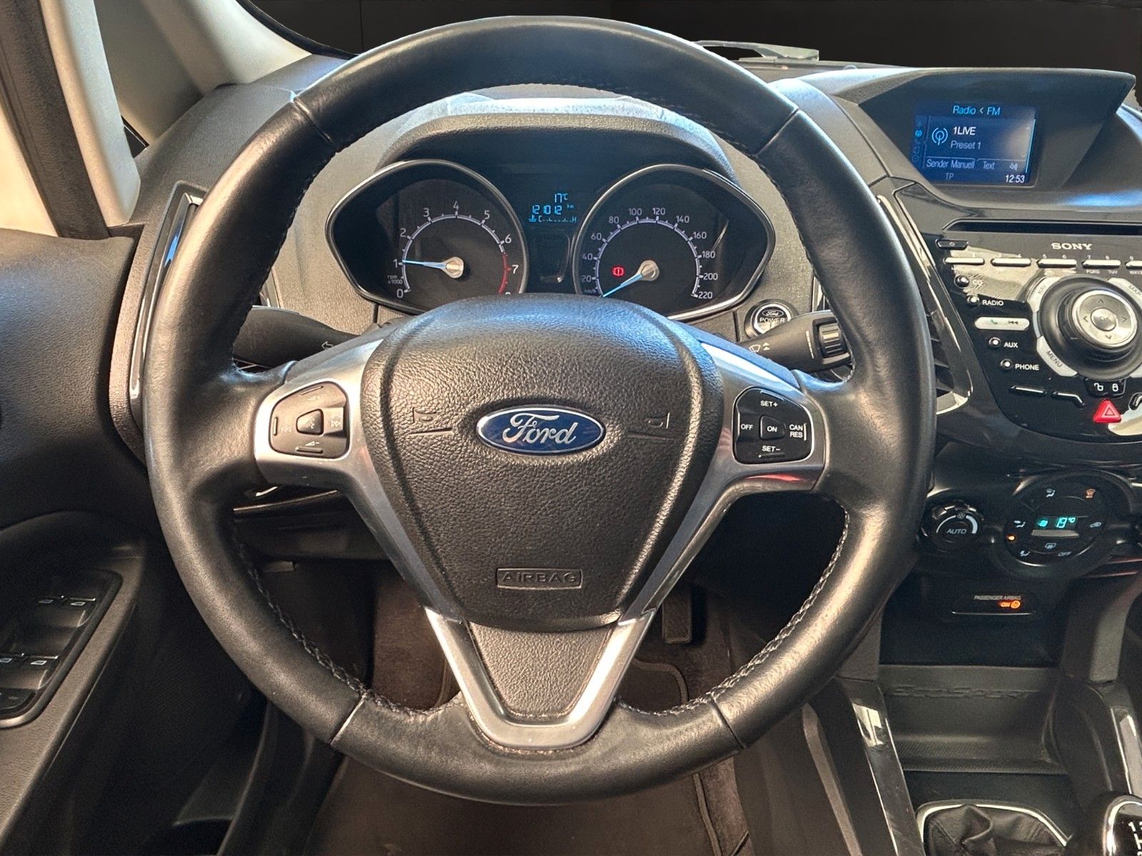 Fahrzeugabbildung Ford EcoSport Titanium/ 1.Hand /Klima/Navi/PDC/SHZ/