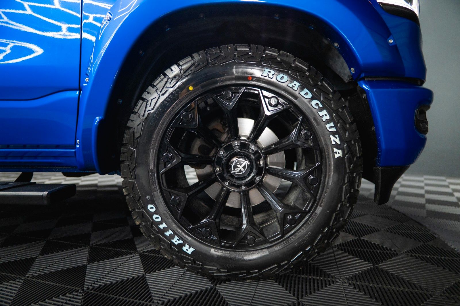 Fahrzeugabbildung Dodge RAM 5.7 V8 HEMI 4x4 OFFROAD Night Limited 19%