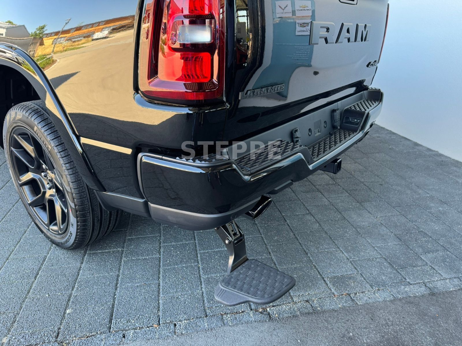 Dodge 2026 RAM 1500 5,7LV8 Night Safety Tech. AHK 22"