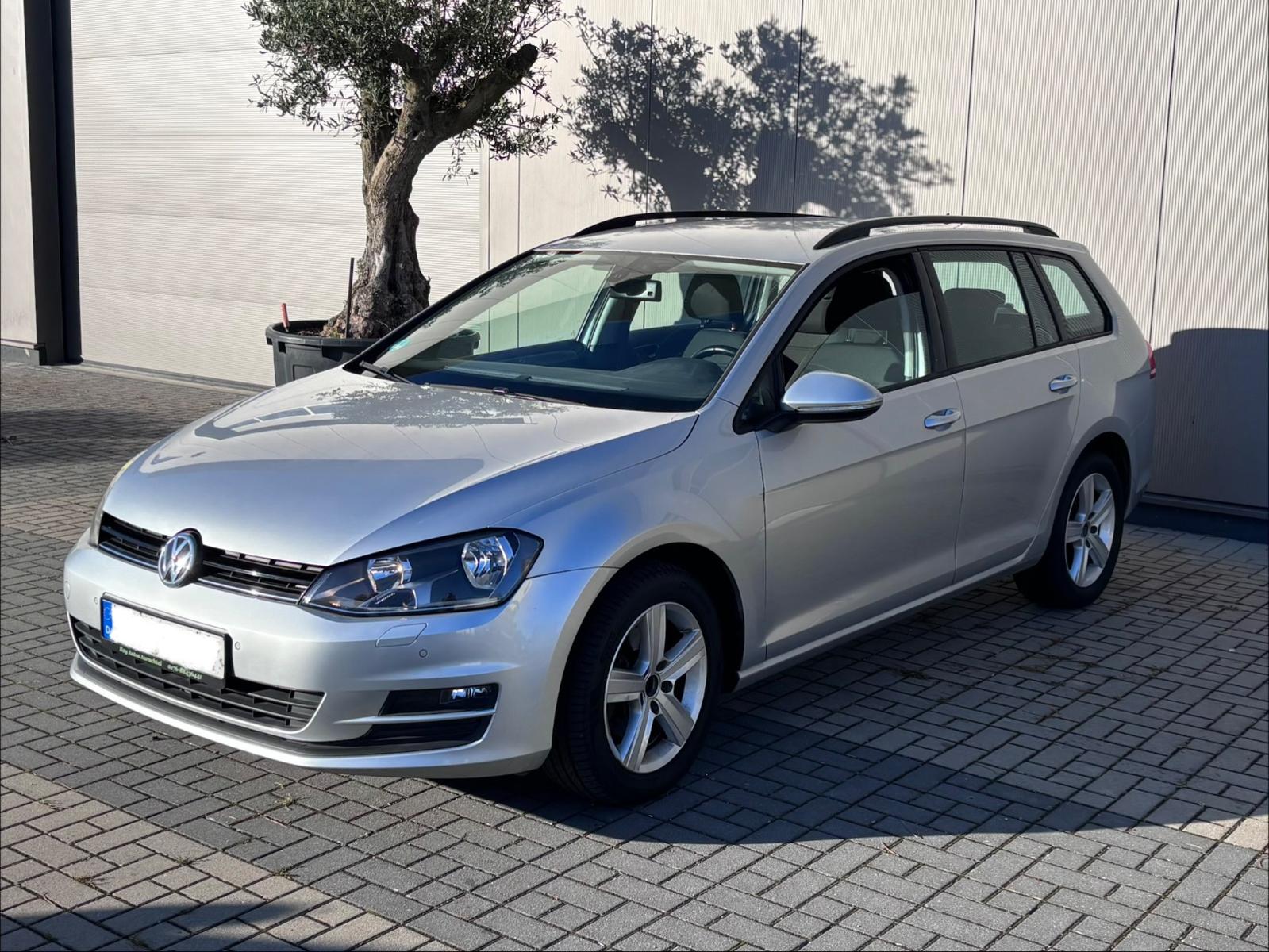 Volkswagen Golf 2014 — rear view