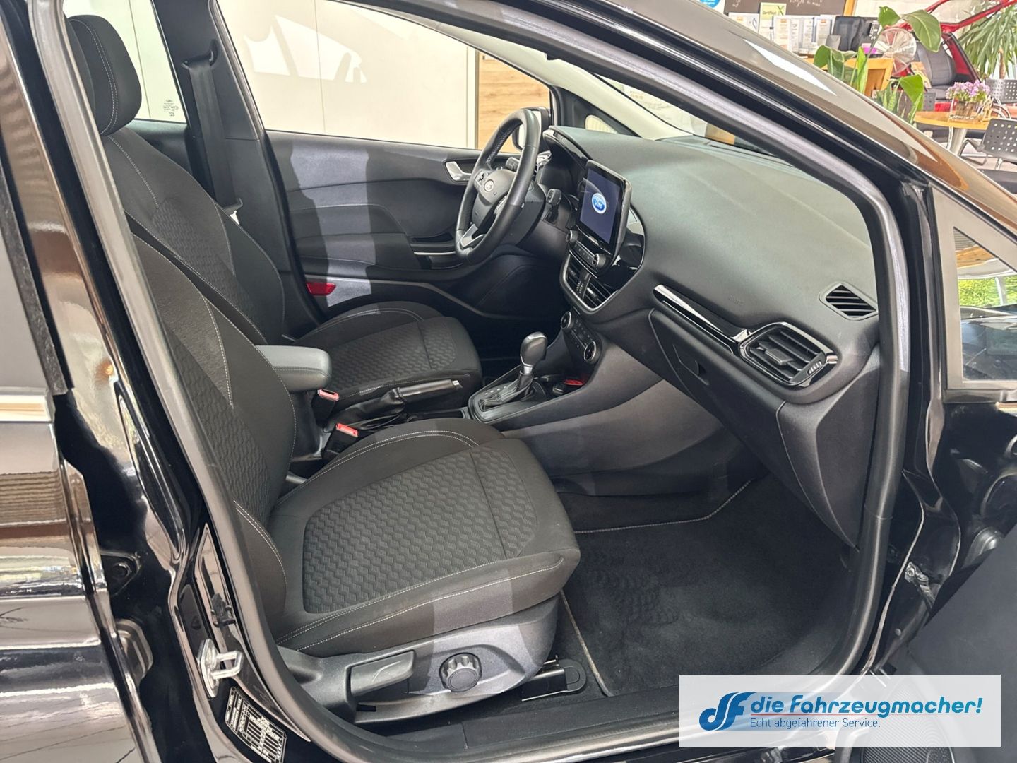 Fahrzeugabbildung Ford Fiesta Titanium Navi LED Blendfreies Fernl. Kurv