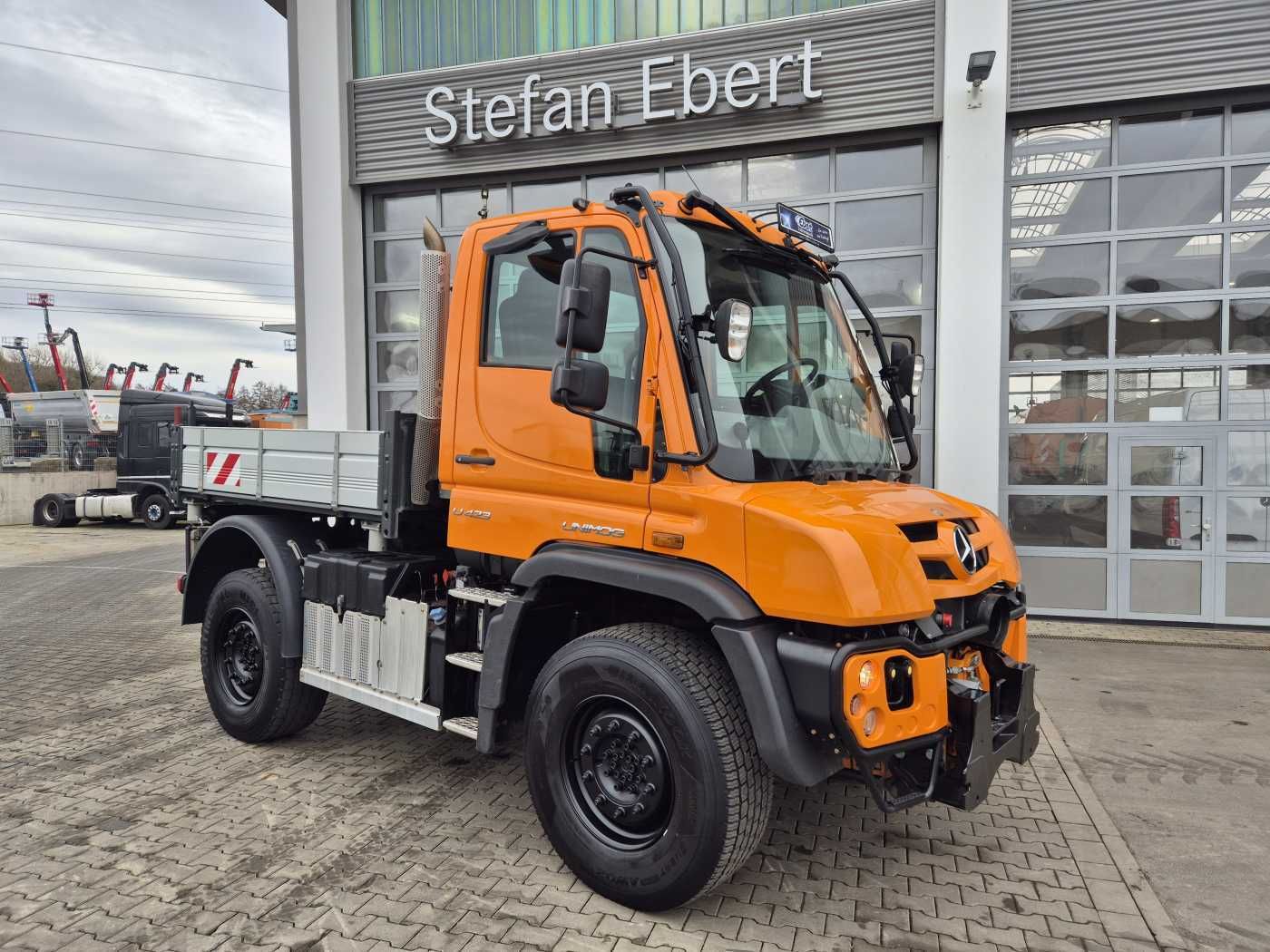 Fahrzeugabbildung Mercedes-Benz Unimog U423 4x4 Hydrostat Zapfwelle