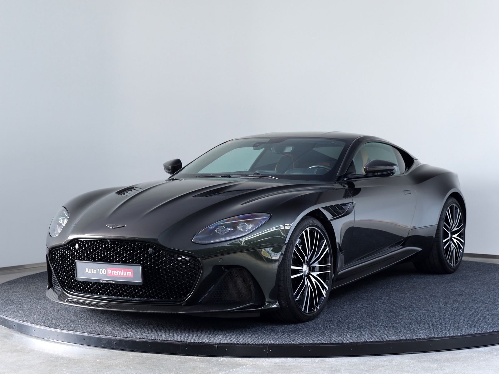 ASTON MARTIN DBS