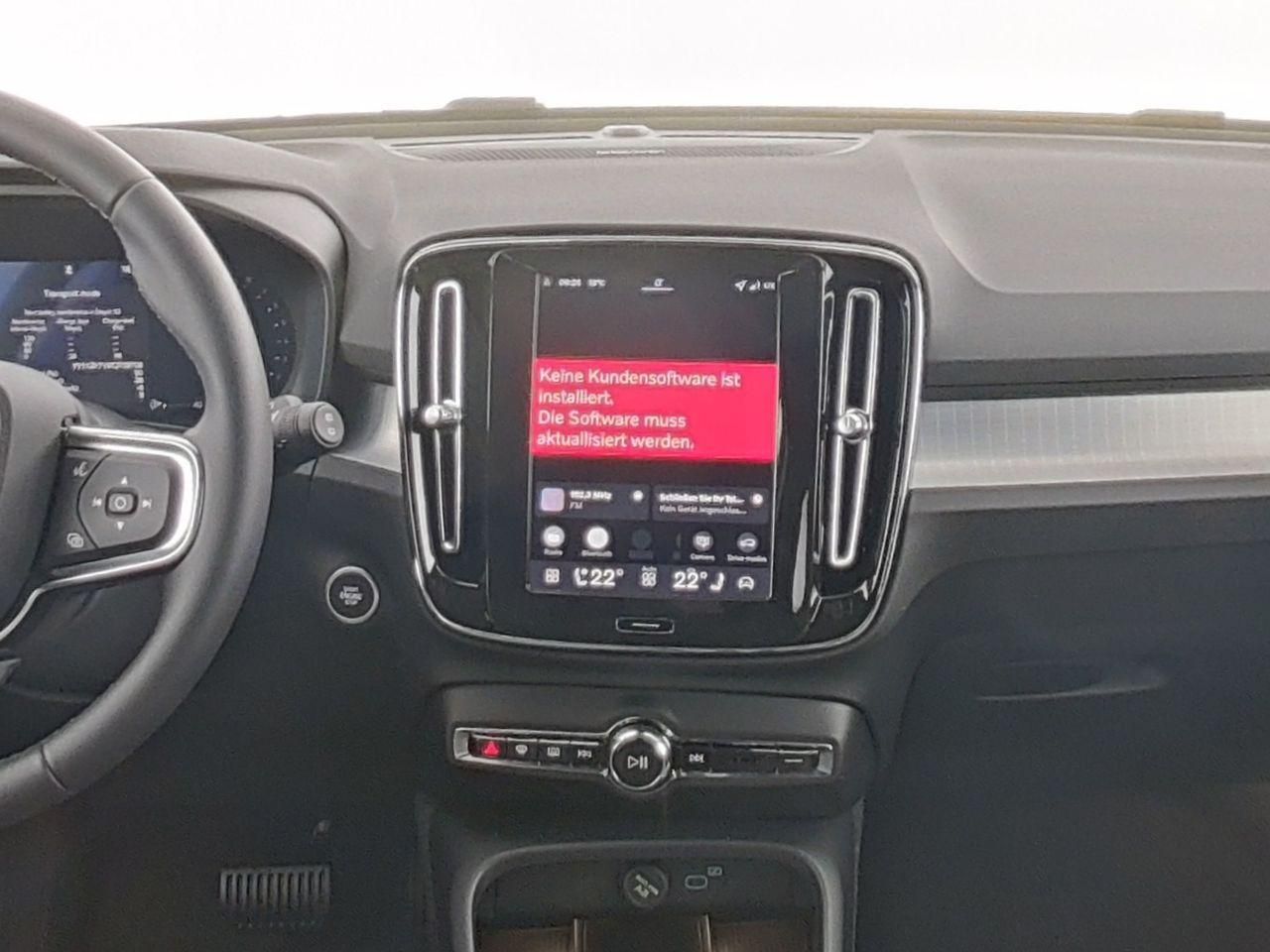 Fahrzeugabbildung Volvo XC40 Plus Dark 2WD