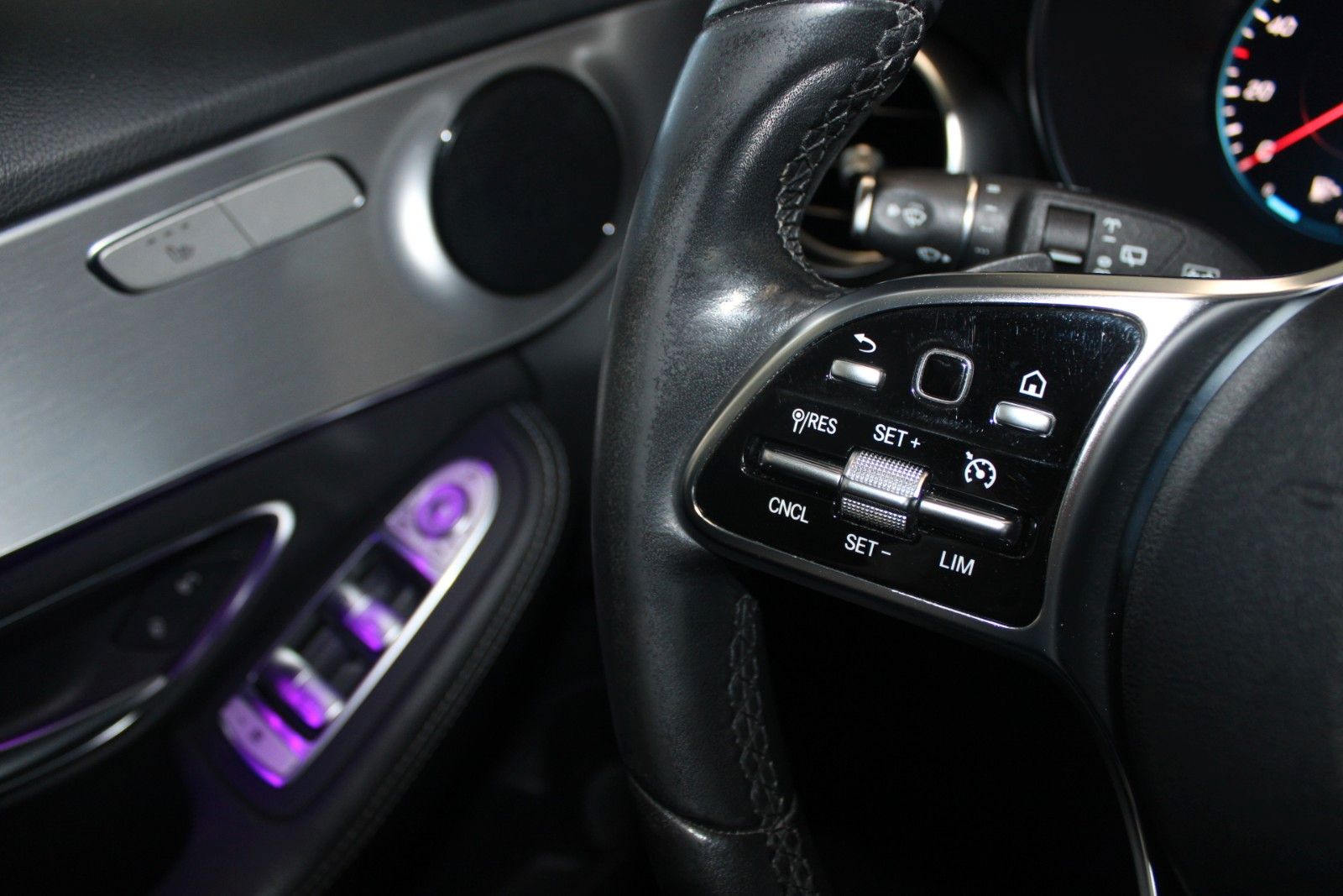 Fahrzeugabbildung Mercedes-Benz C 200 T 9-G Tronic Avantgarde MHEV LED AHK CAM