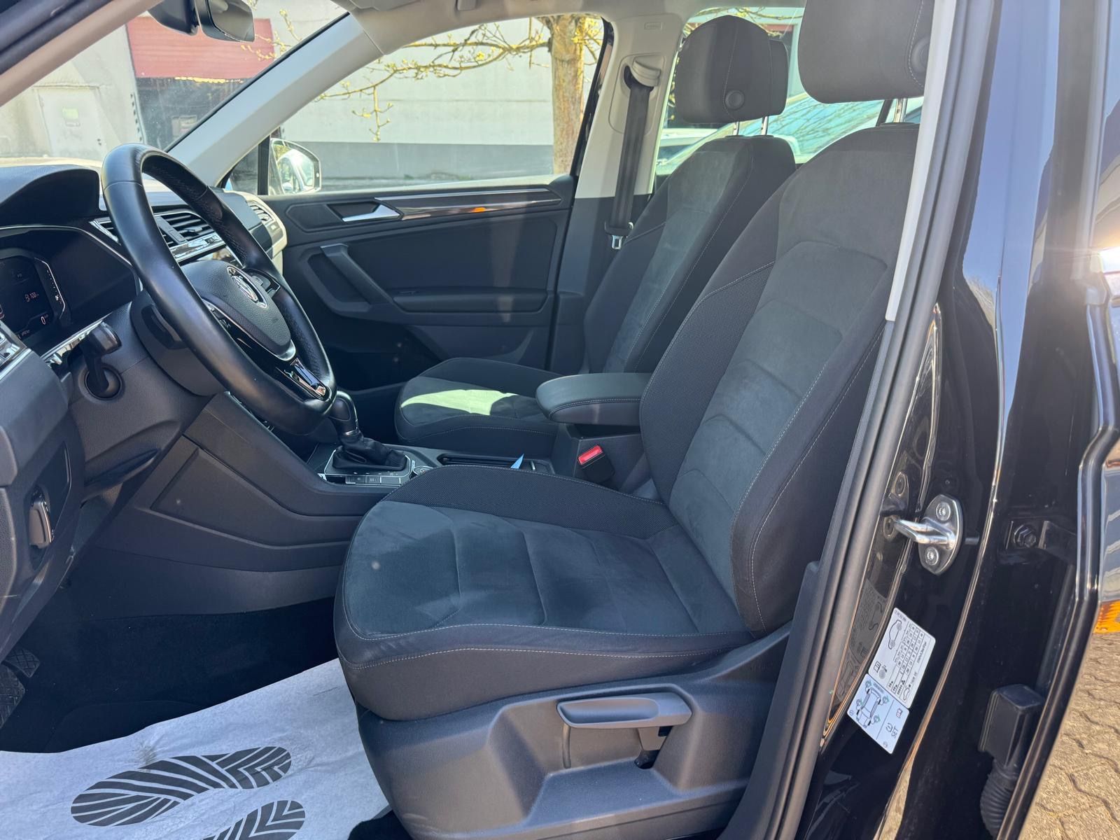 Fahrzeugabbildung Volkswagen Tiguan Highline 4Motion LED+AHK+Navi+20 Zoll