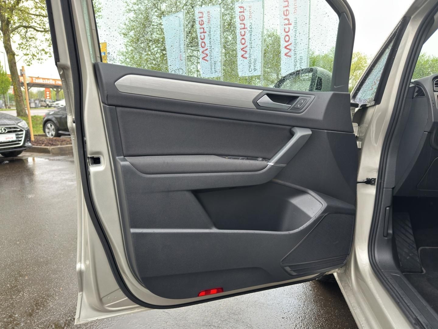 Fahrzeugabbildung Volkswagen Touran Comfortline 1.5 TSI-DSG,7-Sitzer,AHK,Navi