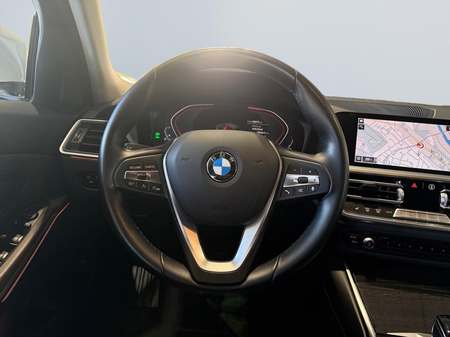 BMW 318 i Touring Luxury Line*AUTOMATIK*LED*PDC*KAME