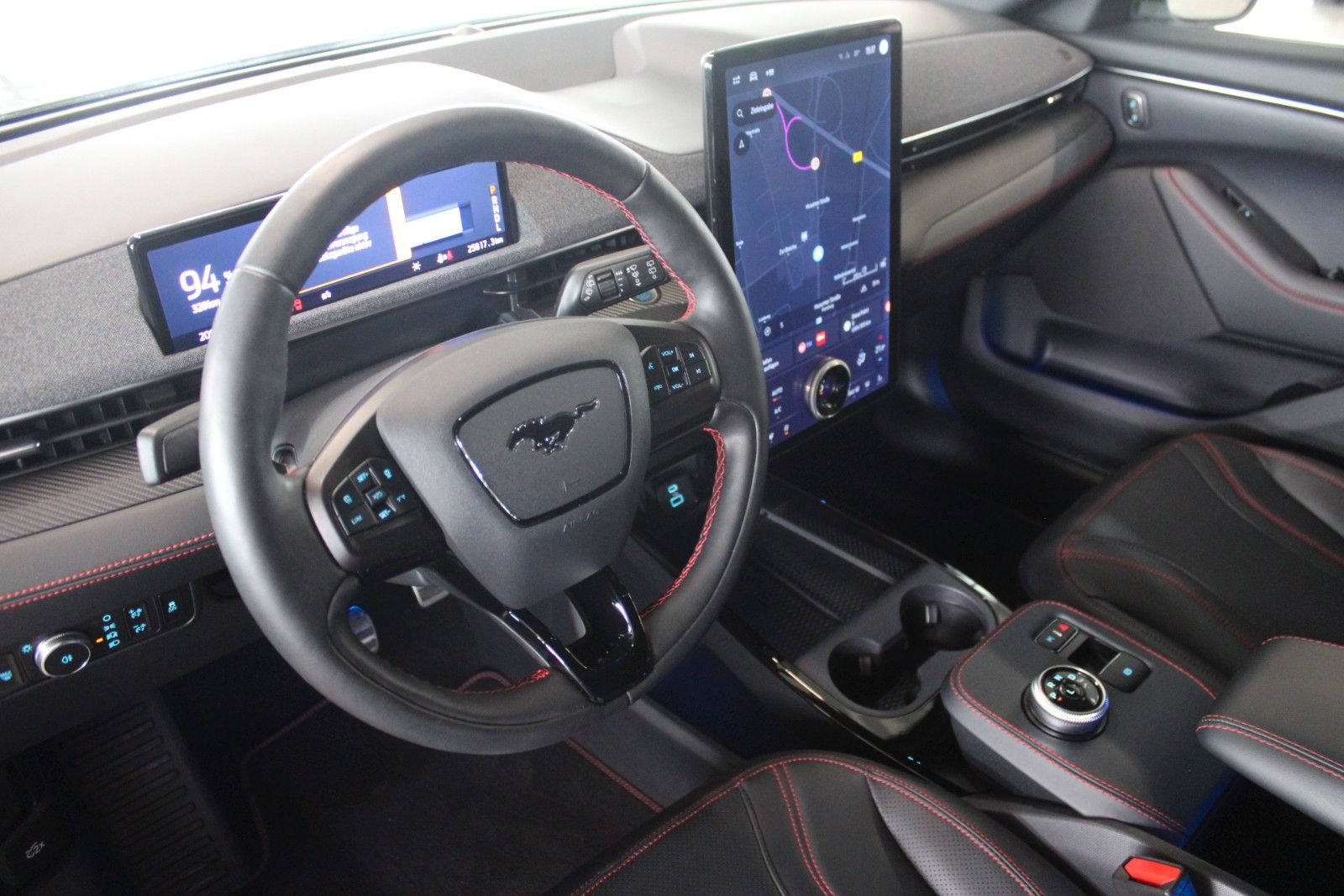 Fahrzeugabbildung Ford Mustang Mach-E AWD Matrix-LED ACC NAVI LEDER CAM