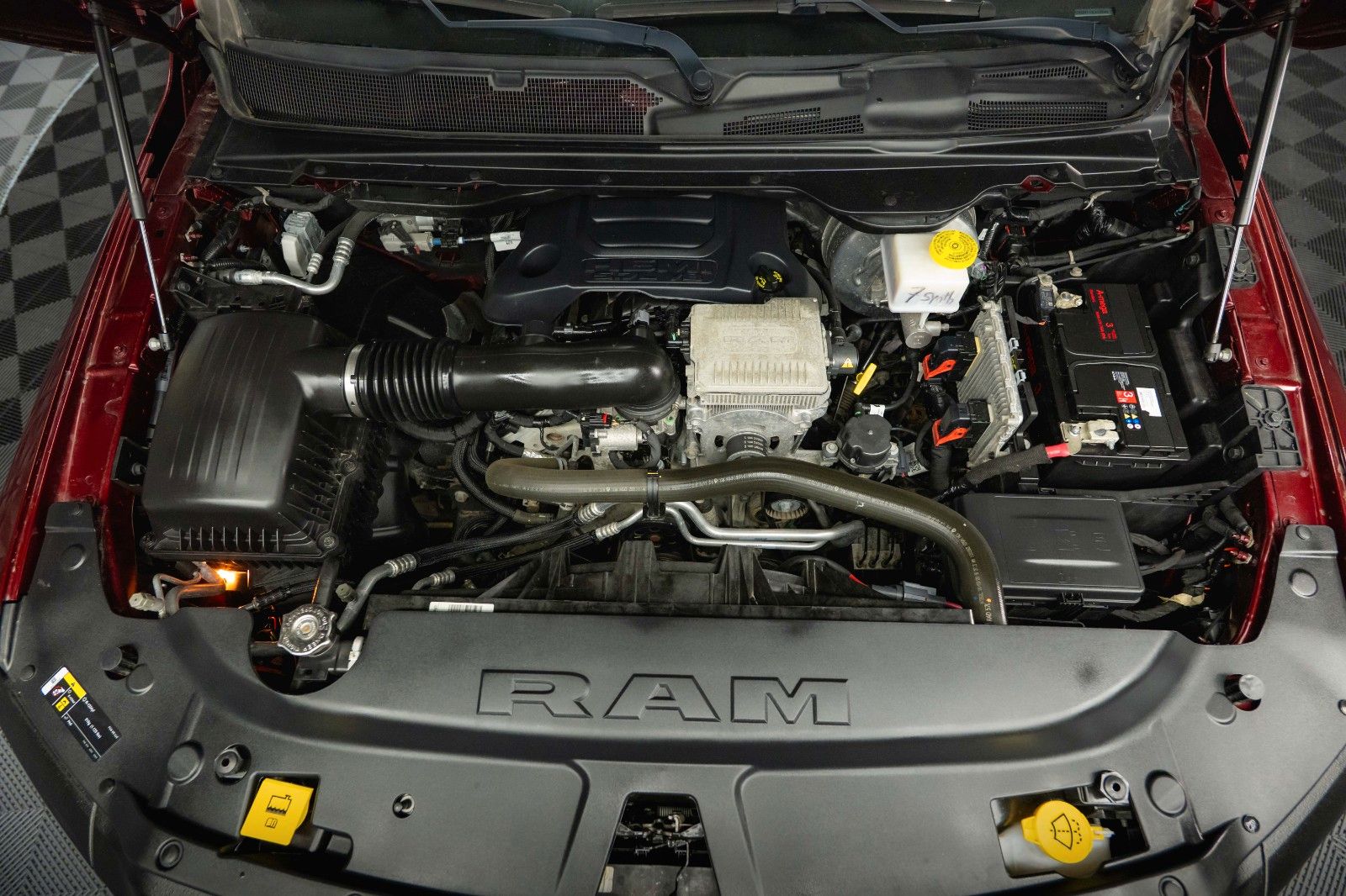 Fahrzeugabbildung Dodge RAM 5.7 V8 HEMI 4x4 OFFROAD Night-Paket *LED*19%