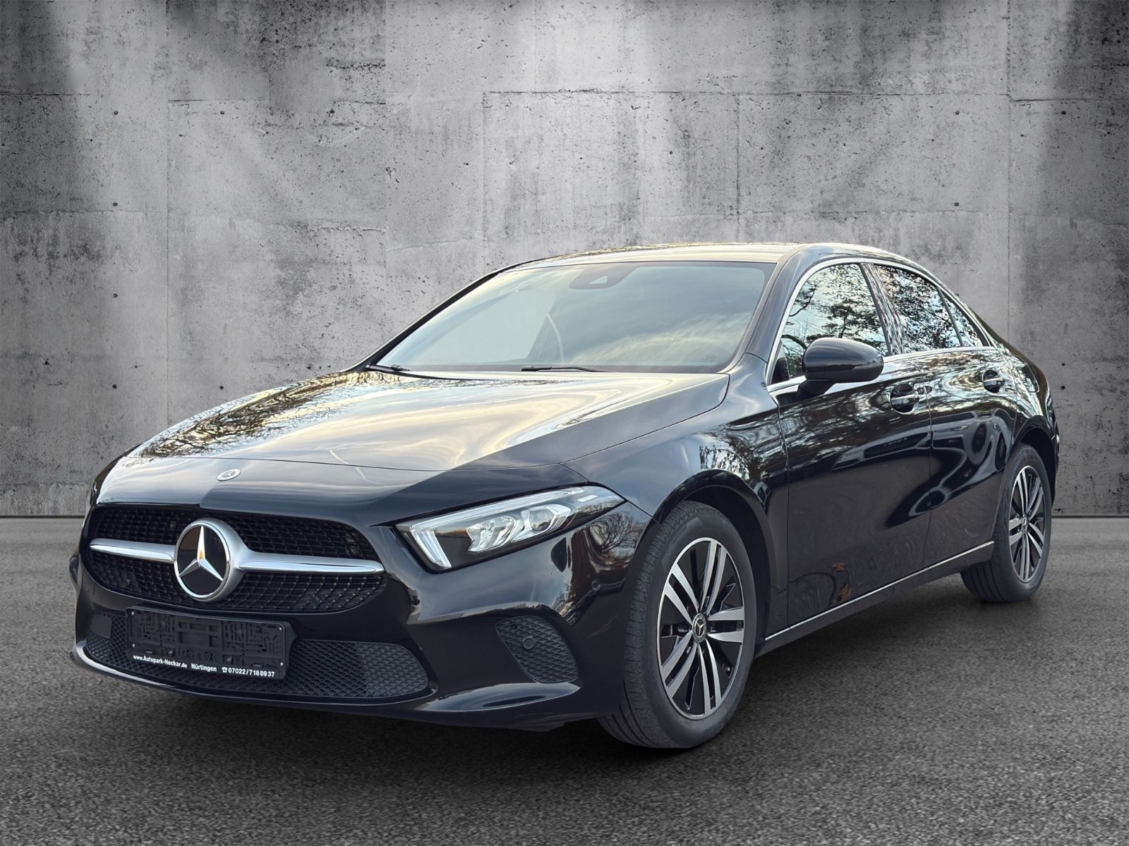 MERCEDES-BENZ A 200 Limousine DCT NAVI LED LEDER MBUX 1 HAND