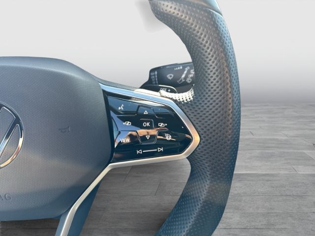 T-Roc R-LINE 1.5 TSI DSG PANO NAVI REAR VIEW AHK