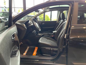 Nissan Qashqai 360 4X4 *PANORAMA*NAVI*TEILLEDER*