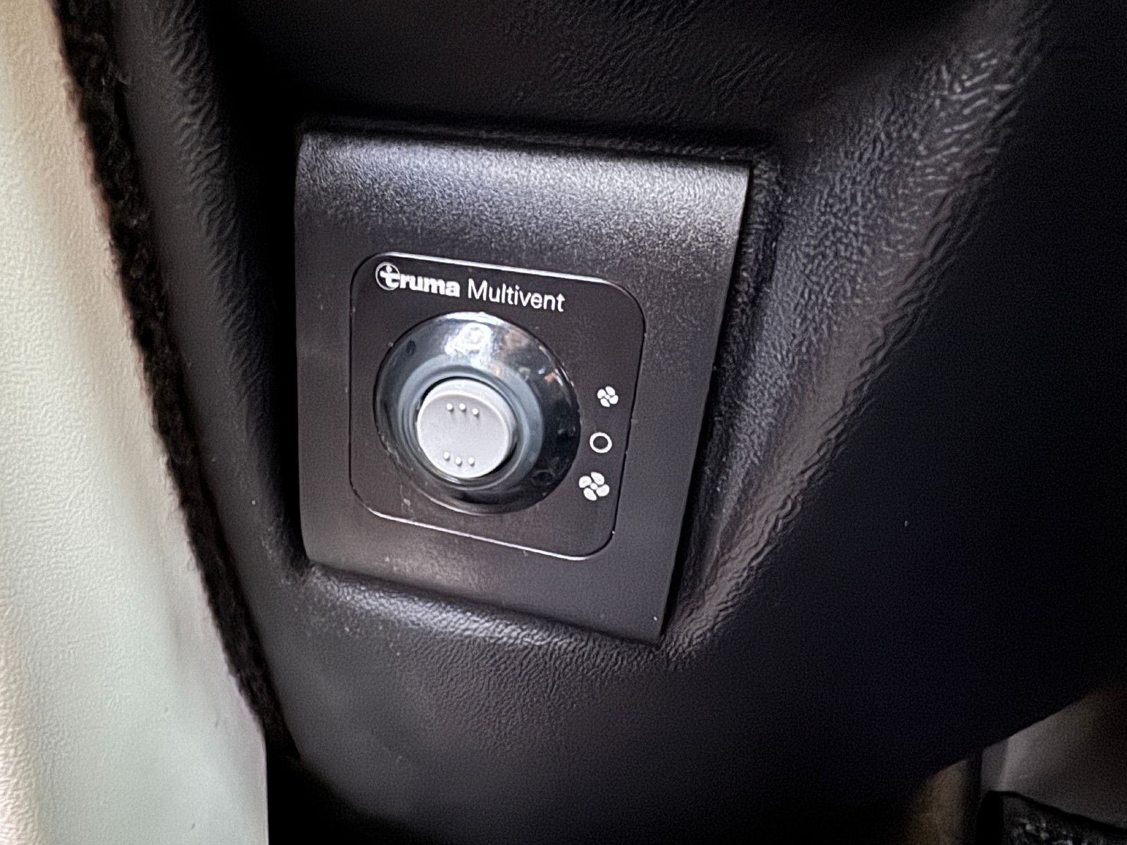 Fahrzeugabbildung Carthago Chic e-line I 51 QB MERCEDES 418 CDI 9GT 1.HAND