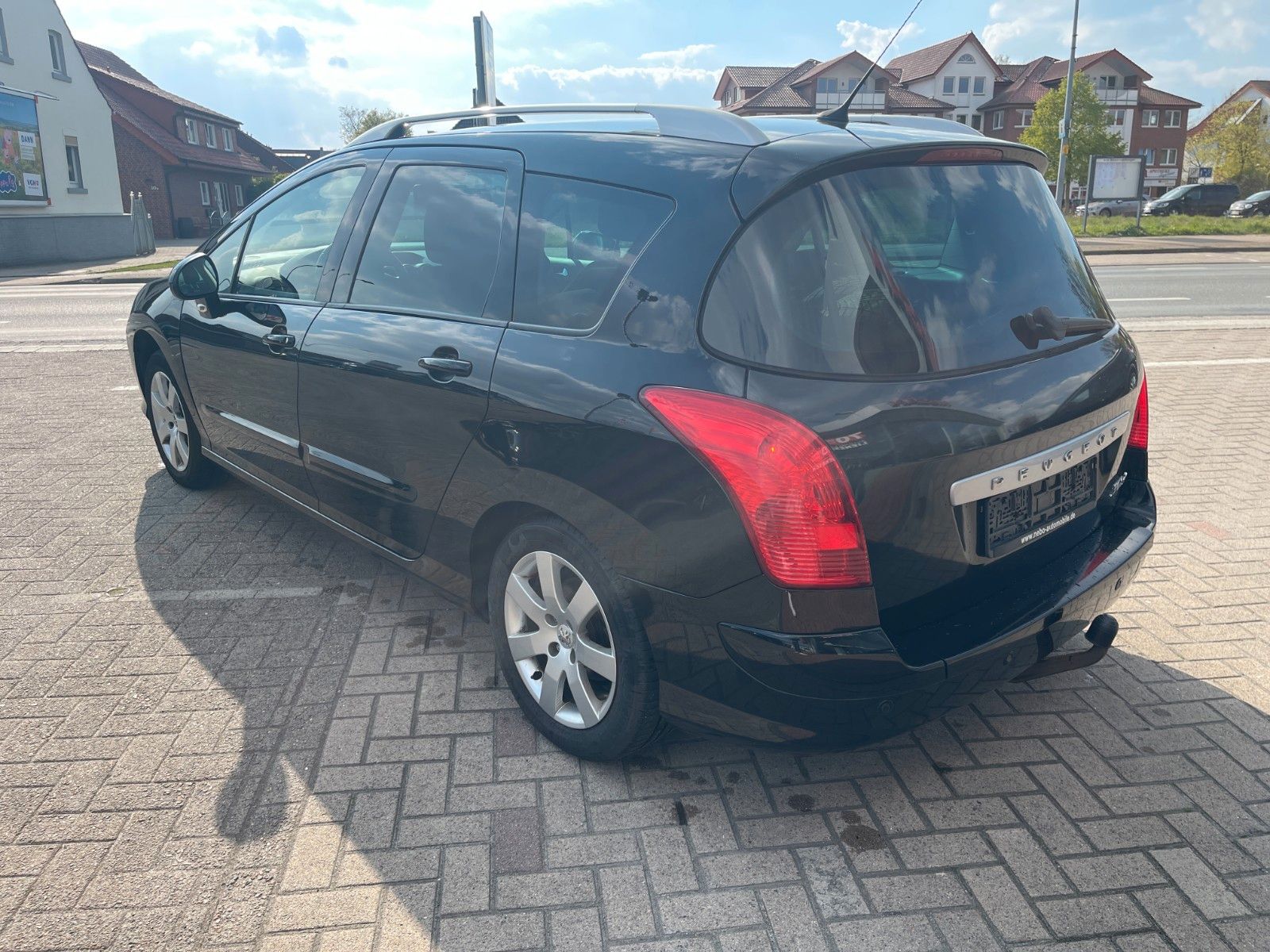 Fahrzeugabbildung Peugeot 308 SW Premium AHK 2. Radsatz