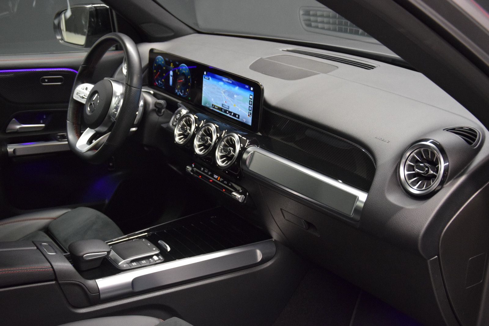 Fahrzeugabbildung Mercedes-Benz GLB 200 AMG Line 7Sitze Pano Ambi Widescreen AHK