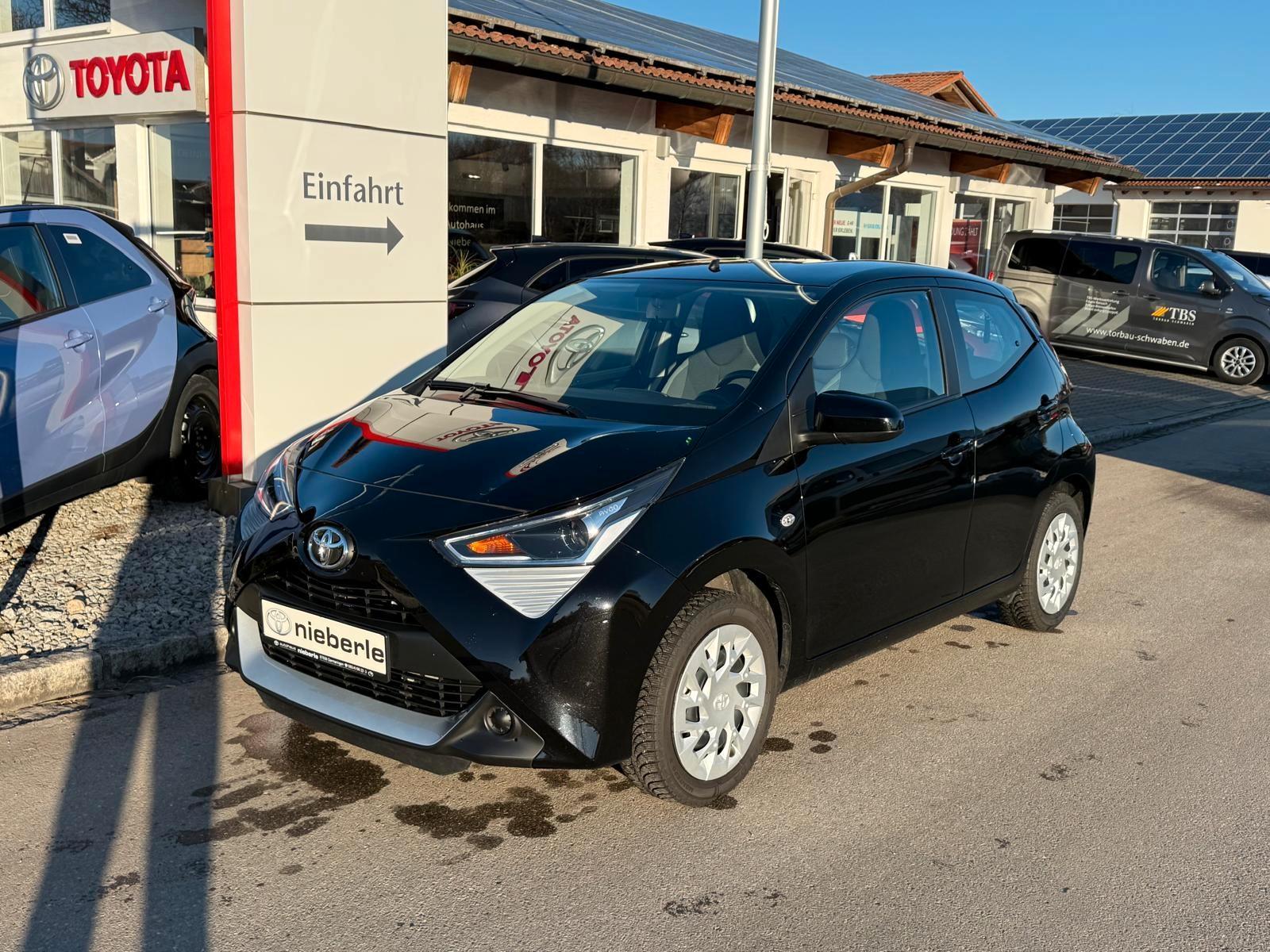 Toyota Aygo x-play 5-Türer *Kamera,8-fach*