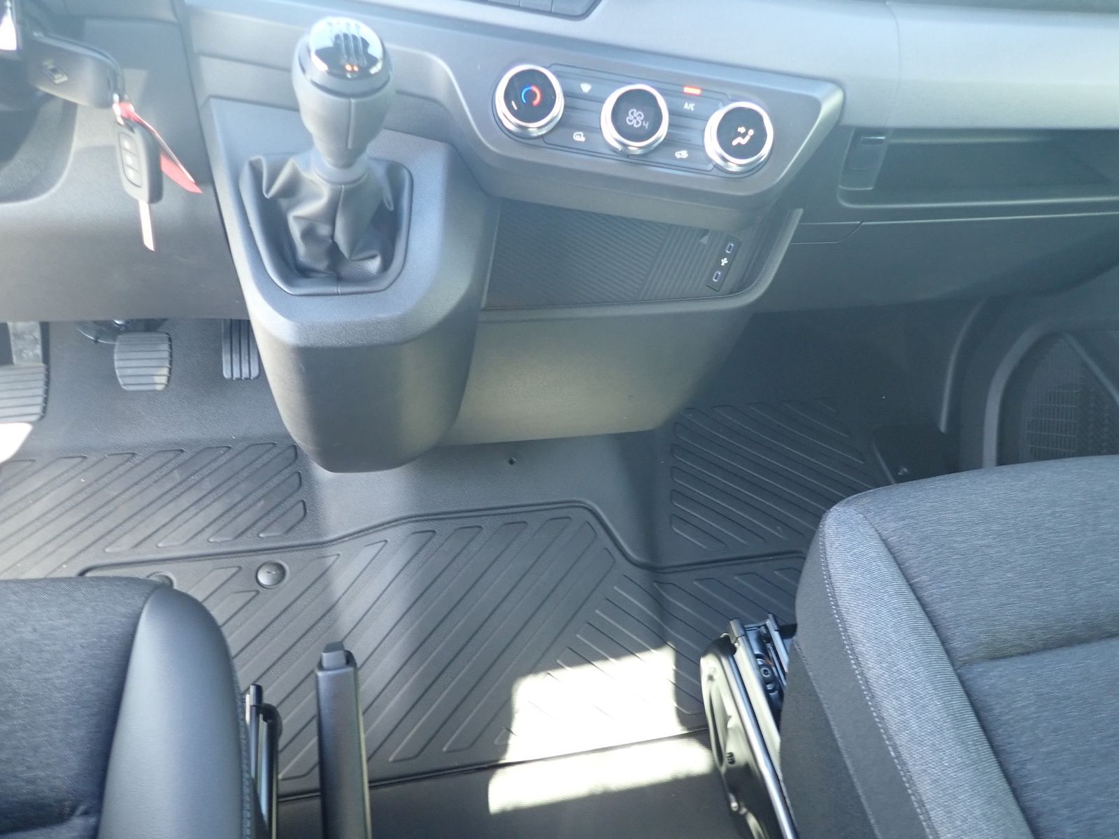 Fahrzeugabbildung Renault Master Werkseitige Umbauten FWD 3-Seitenkipper D