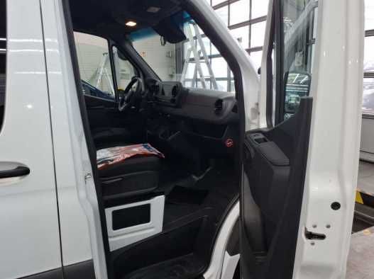 Fahrzeugabbildung Mercedes-Benz Sprinter 317 Kombi L2H2 Mobility Rollstuhl Lift