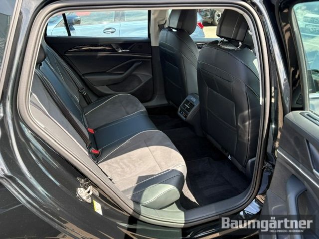 Fahrzeugabbildung Volkswagen Passat Variant Elegance 1.5 eTSI DSG ACC/Kamera/ - mit KI generiert/bearbeitet