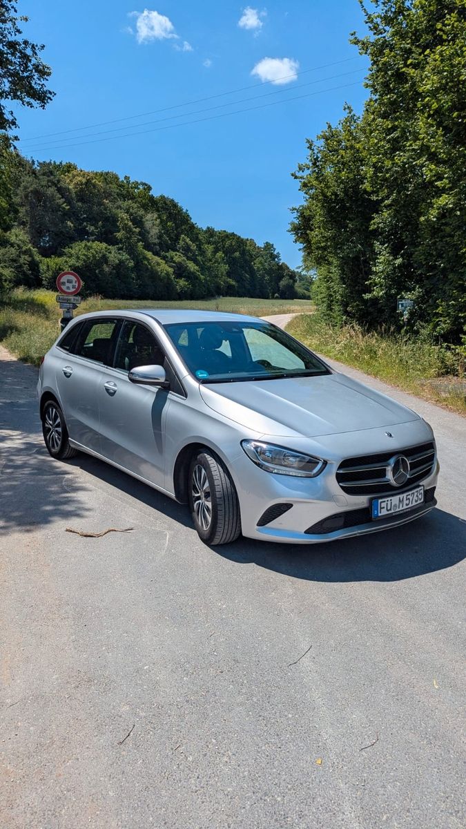 MERCEDES-BENZ Mercedes B180 d Automatik MBUX Navi CarPlay Sitz