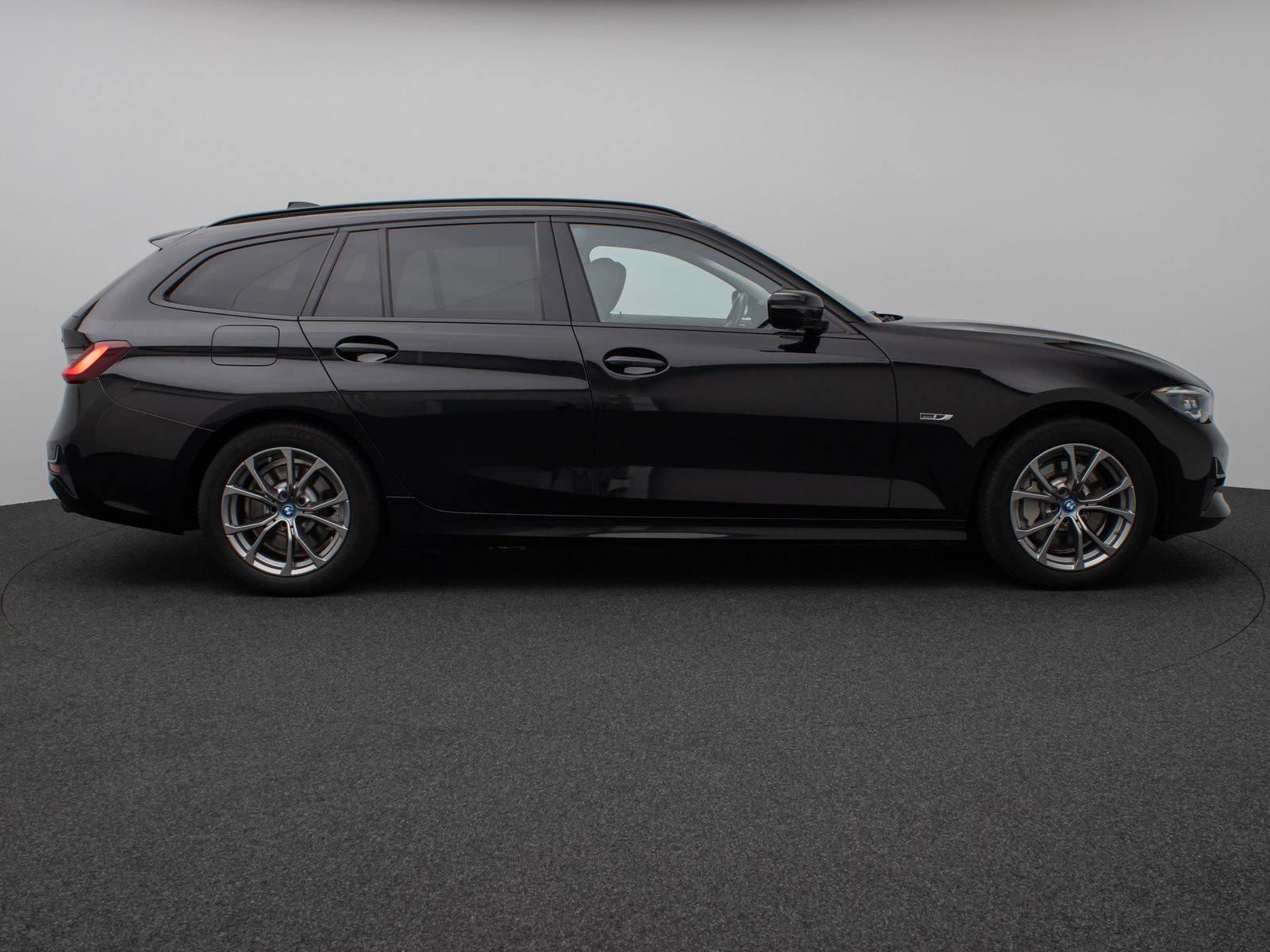 Fahrzeugabbildung BMW 330e xD Sport Line Panorama DAB HiFi Stop&Go AHK