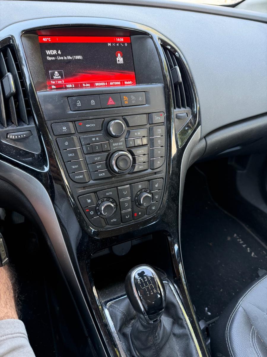 Opel Astra 2015 — photo 13