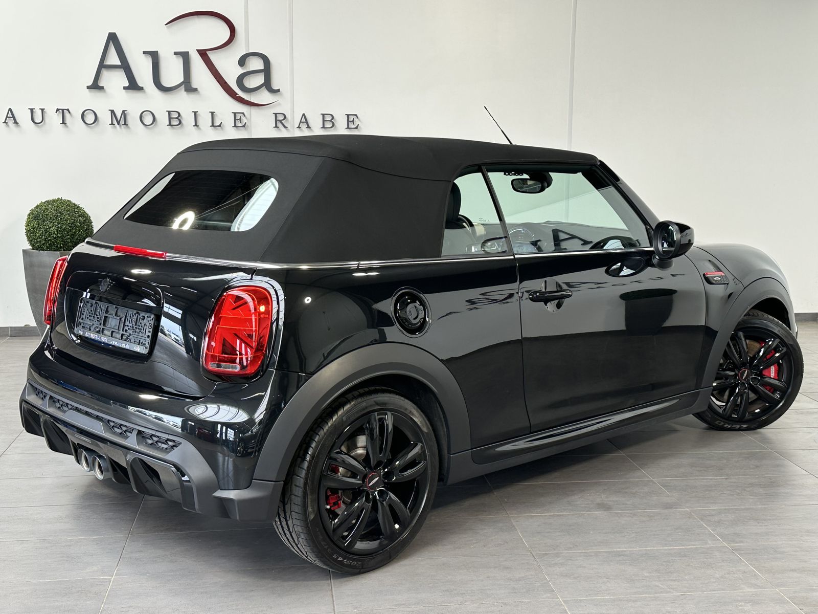 Fahrzeugabbildung MINI John Cooper Works Cabrio NAV+LED+VC+ACC+17ZO+PP